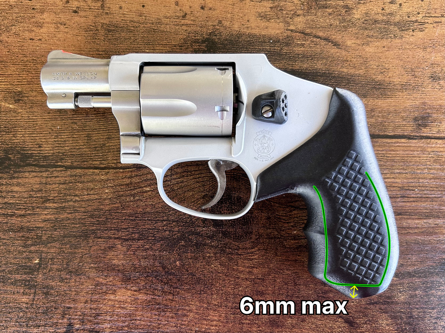 Recoil Rider Revolver grips have a 3 finger grip with a dedicated spot for the pinky, but conceal carry in the pocket like a boot grip.
