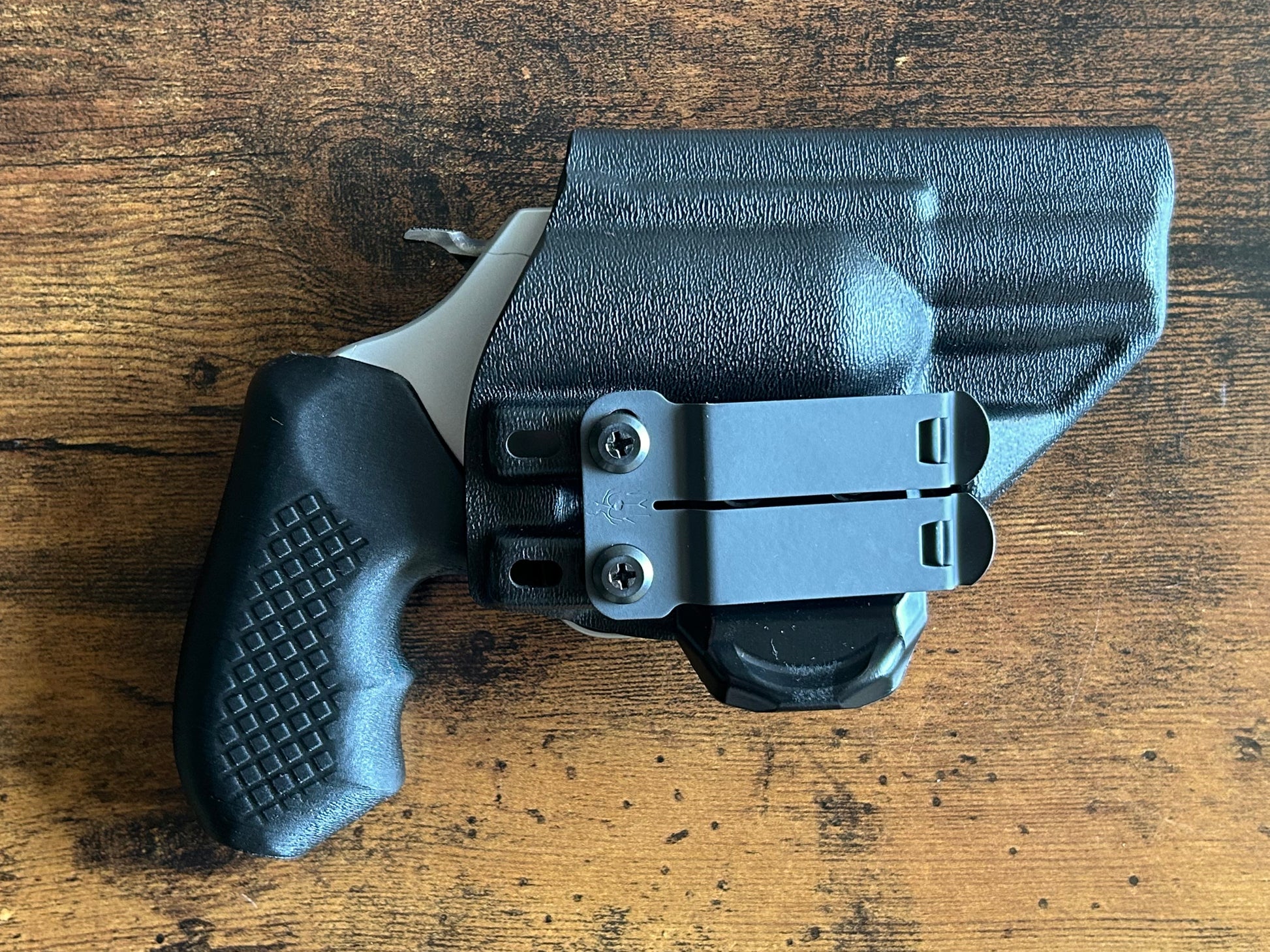 The Recoil Rider grip works perfectly for CCW AIWB carry. The J-Frame conceals perfectly in the Kydex Harry's Holster Icon AIWB holster with these recoil-absorbing revolver grips.
