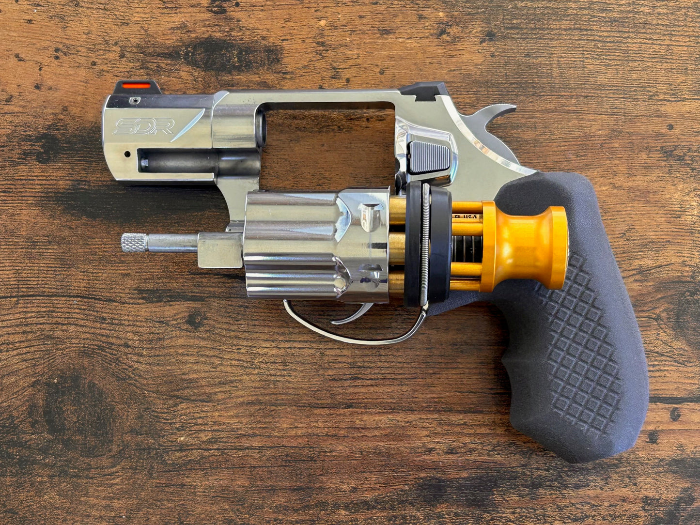 Diamondback SDR with Recoil Rider CCW Grips is speedloader compatible.