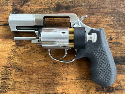Recoil Rider CCW grips for the Ruger SP101 are speedloader compatible.