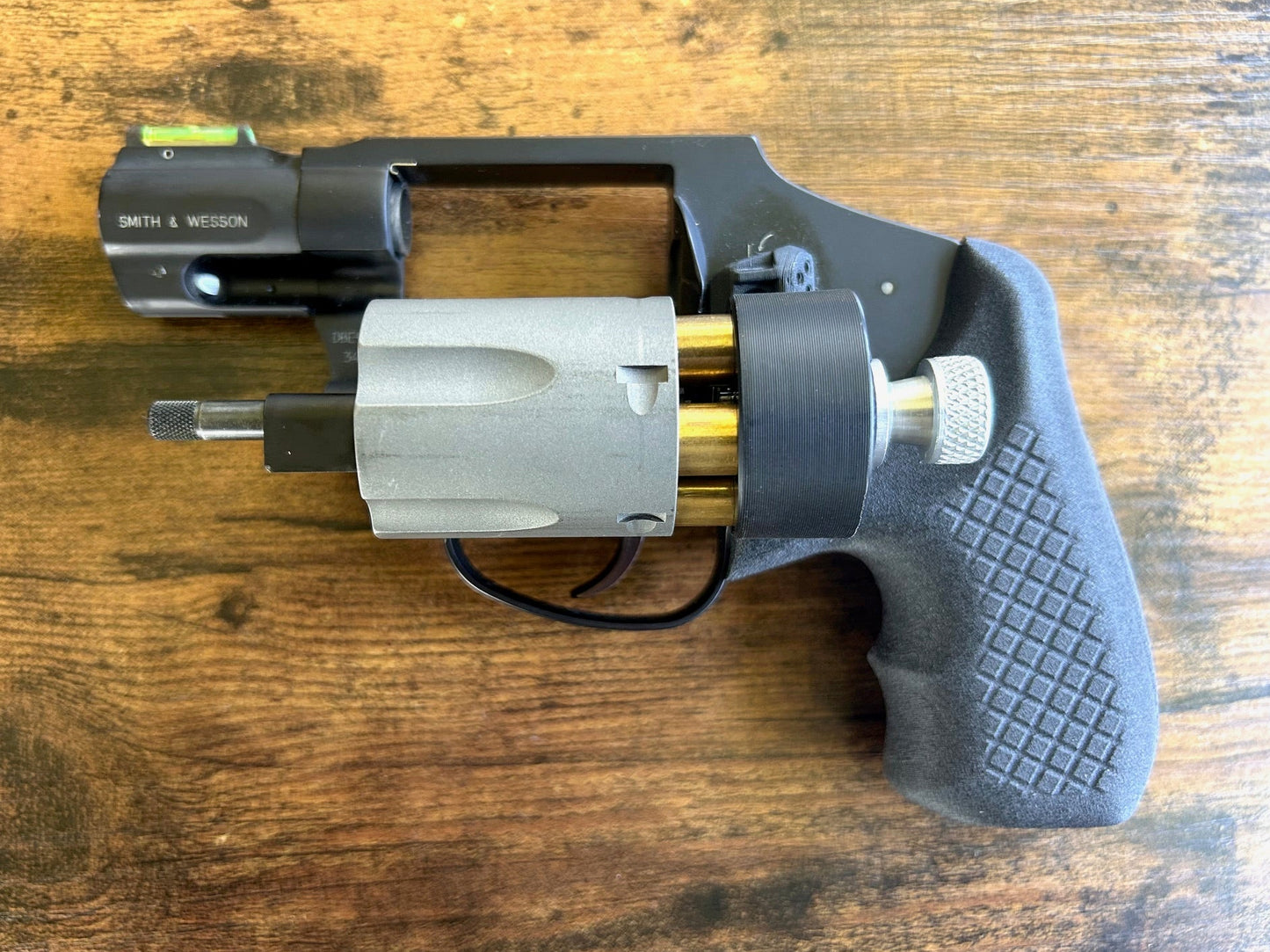 Recoil Rider boot grips for the S&W J-Frame are speedloader compatible.
