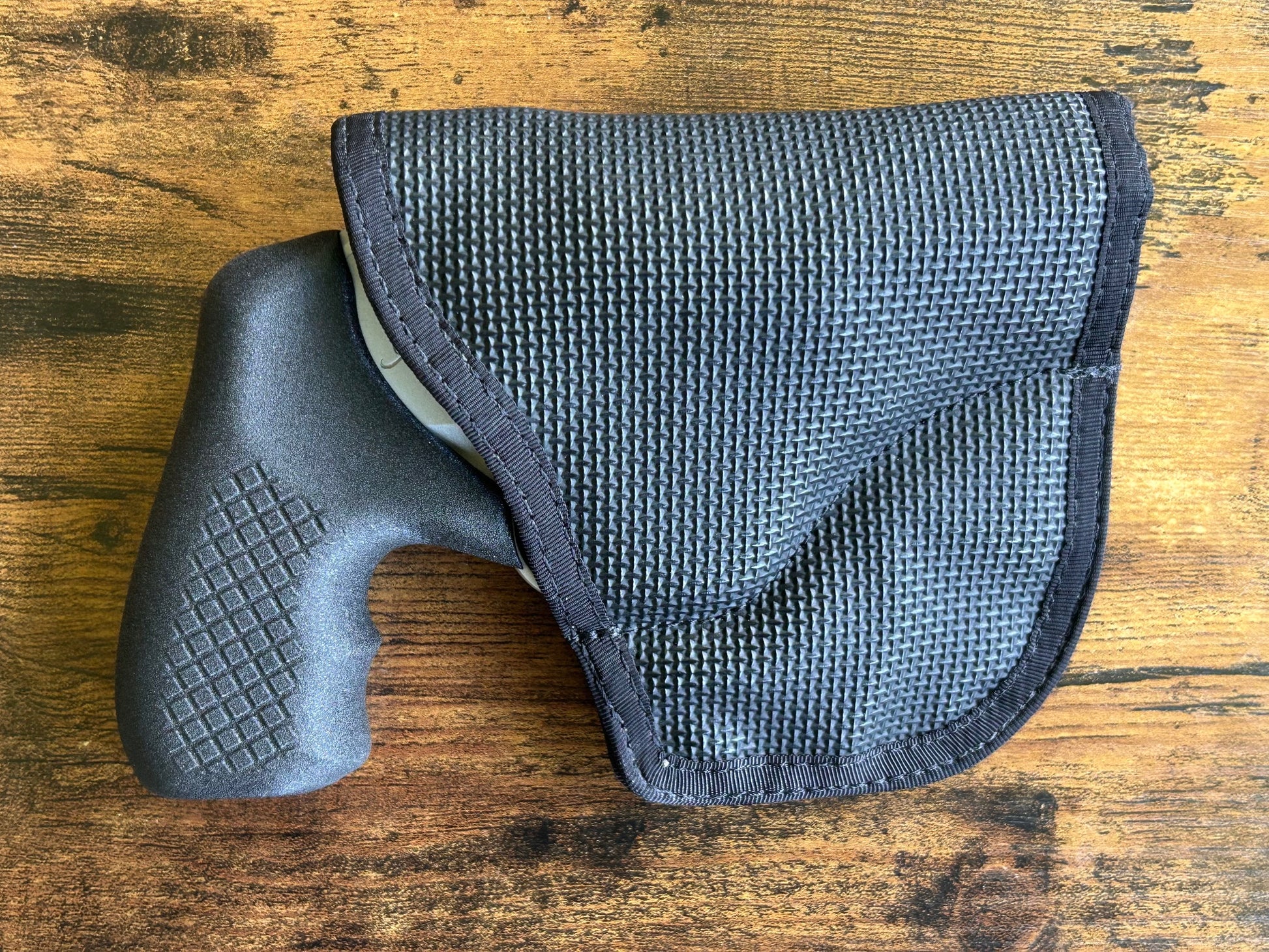 Kimber K6xs DAO snubnose revolver with Recoil Rider grips and the DeSantis gunhide pocket holster.