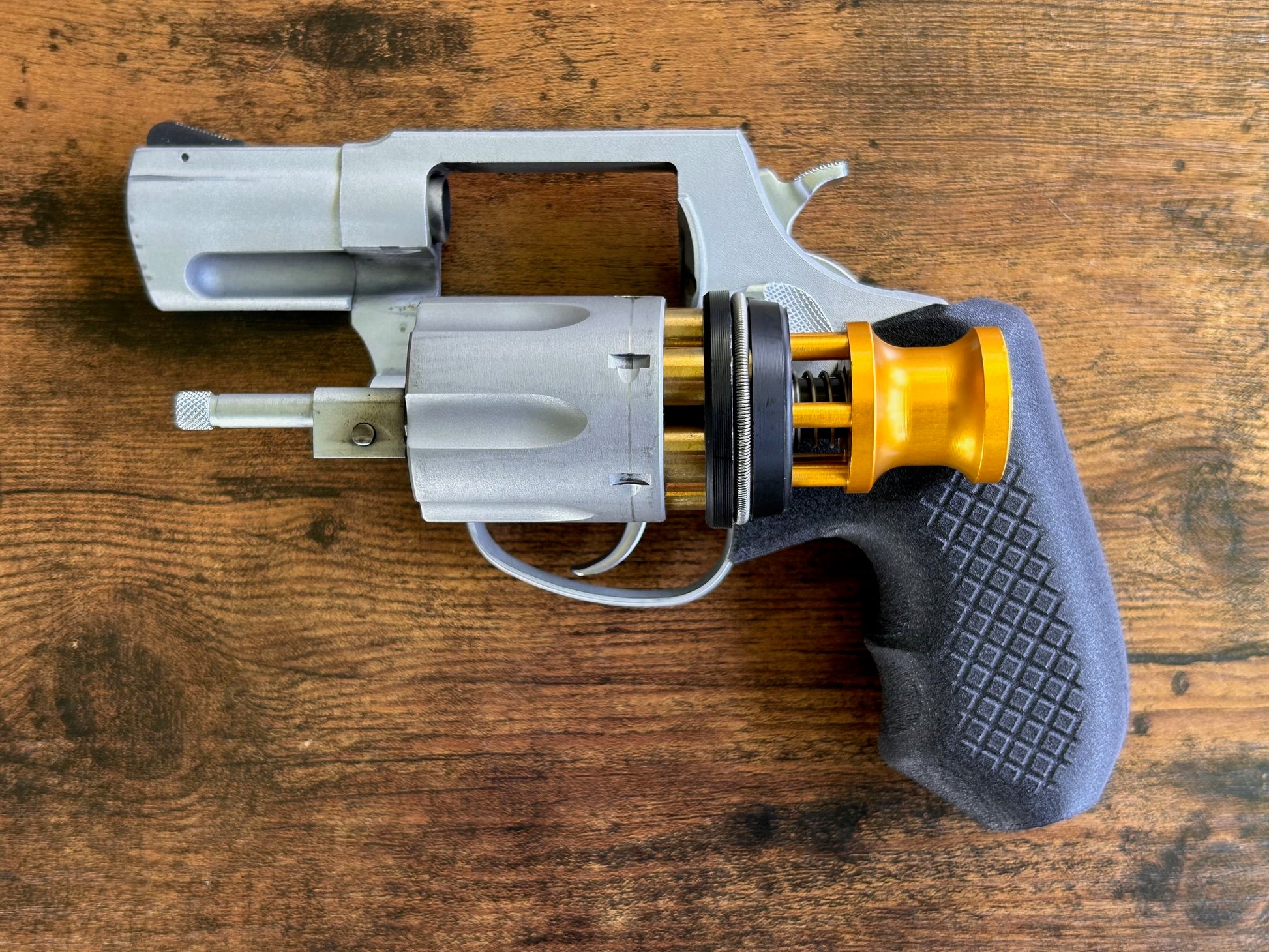 Taurus 856 with Recoil Rider CCW Grips is speedloader compatible.