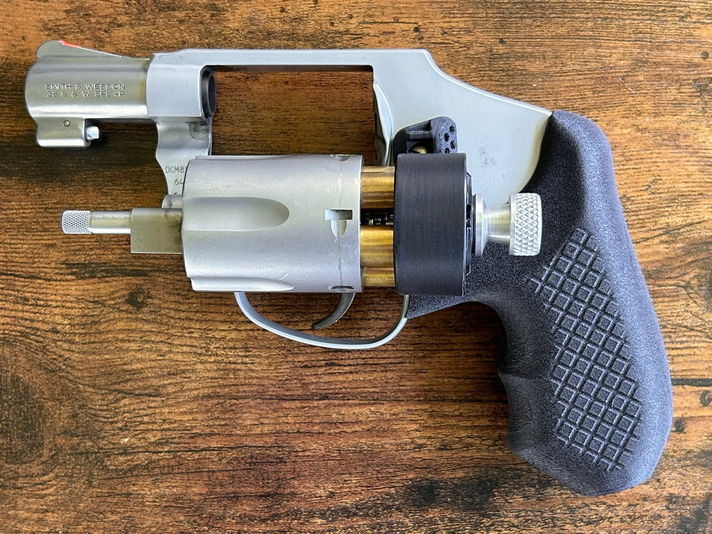 Recoil Rider Revolver Grips for the Smith and Wesson J-Frame are speedloader compatible.