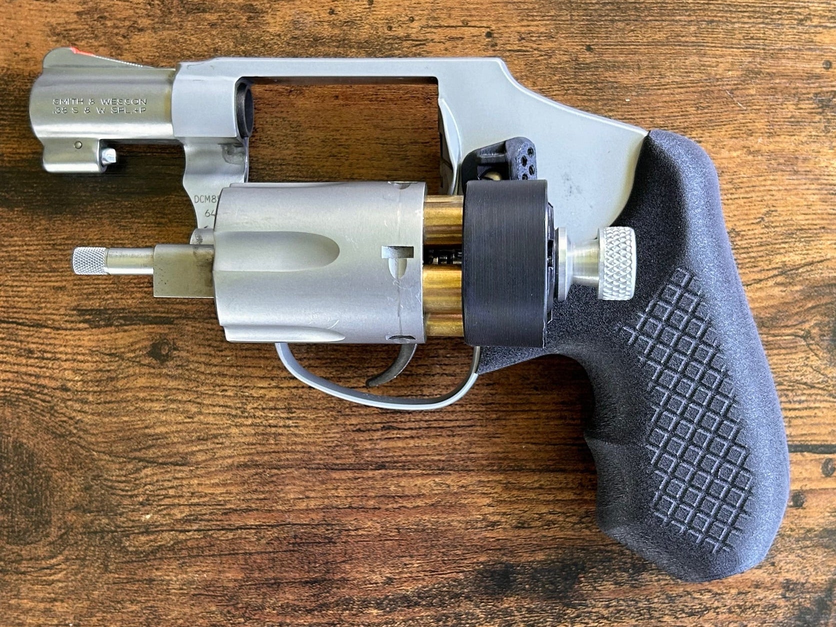 Recoil Rider Revolver Grips for the Smith and Wesson J-Frame are speedloader compatible.